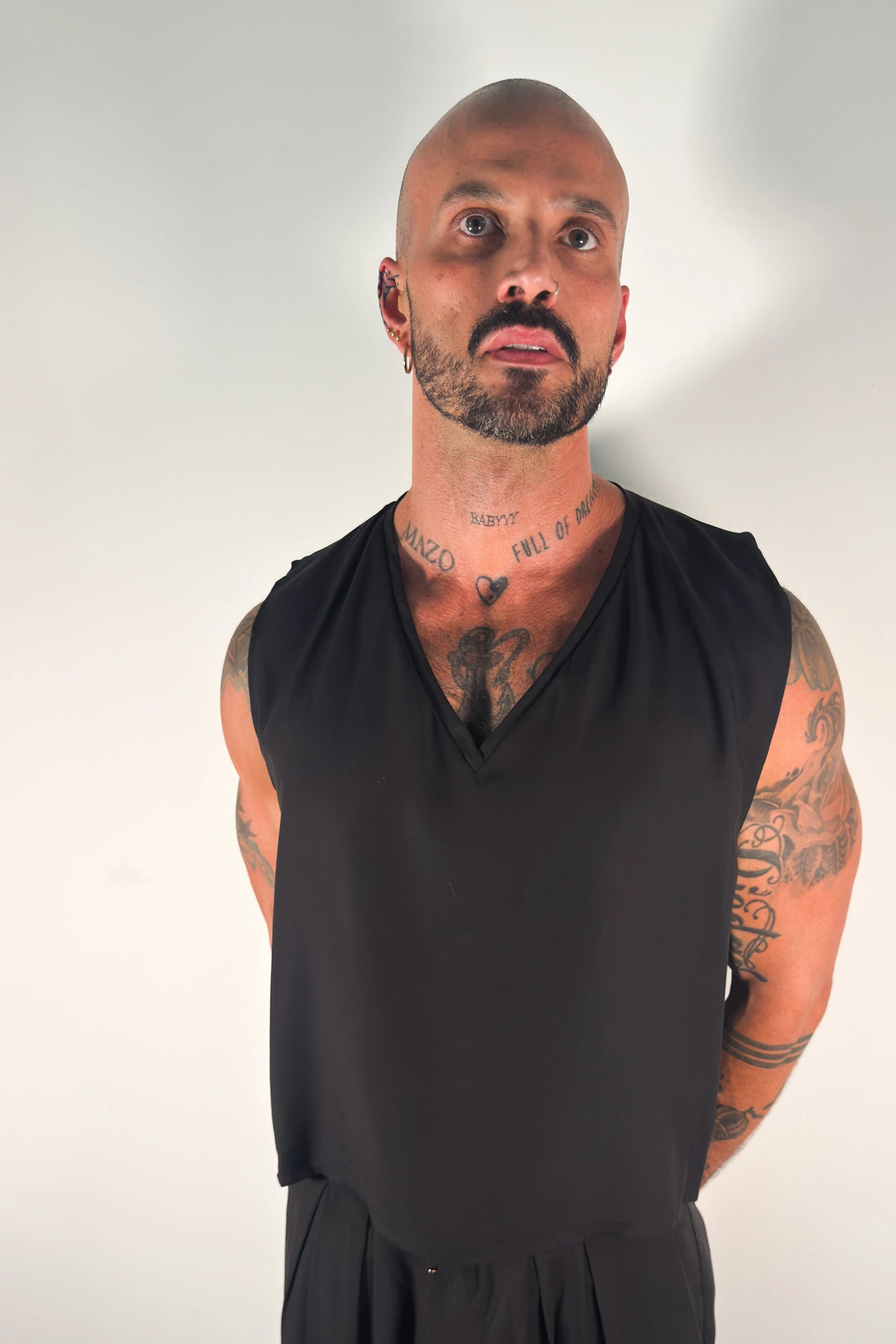 Fortis V-Neck Pullover - Black