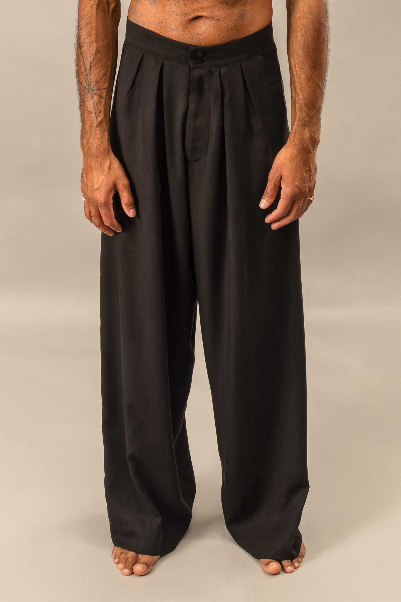 High Waisted Pleated Pants in Natural Black