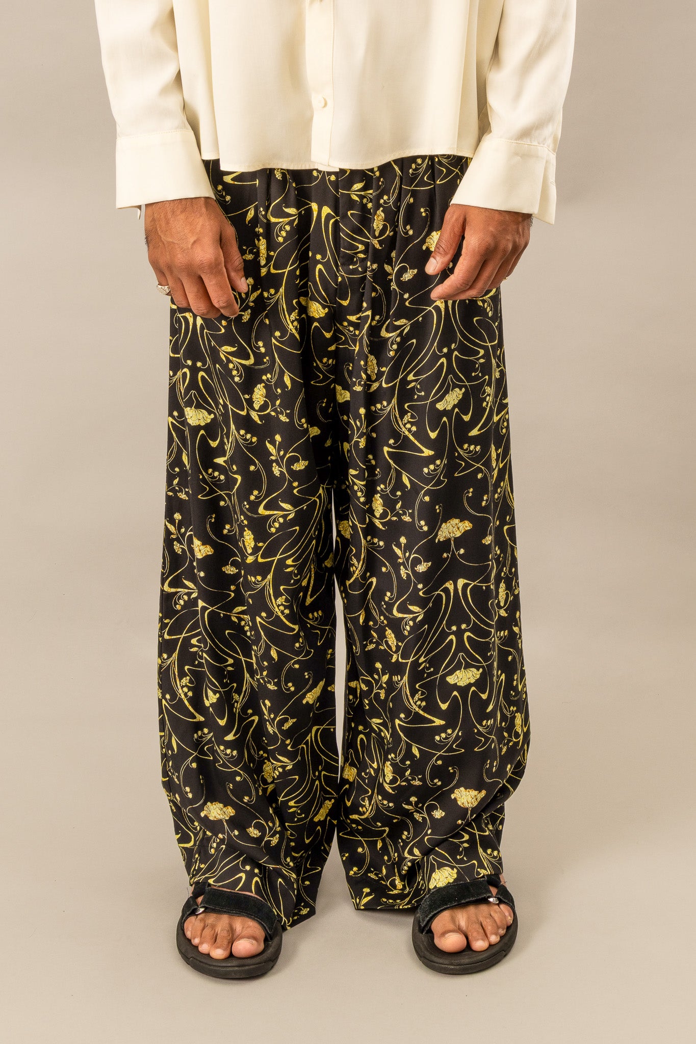Printed Pleated Pants - Sylvan Black