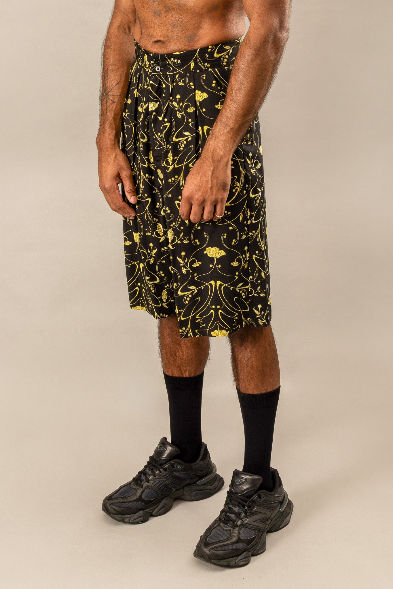 Printed Wide Leg Shorts in Sylvan Black