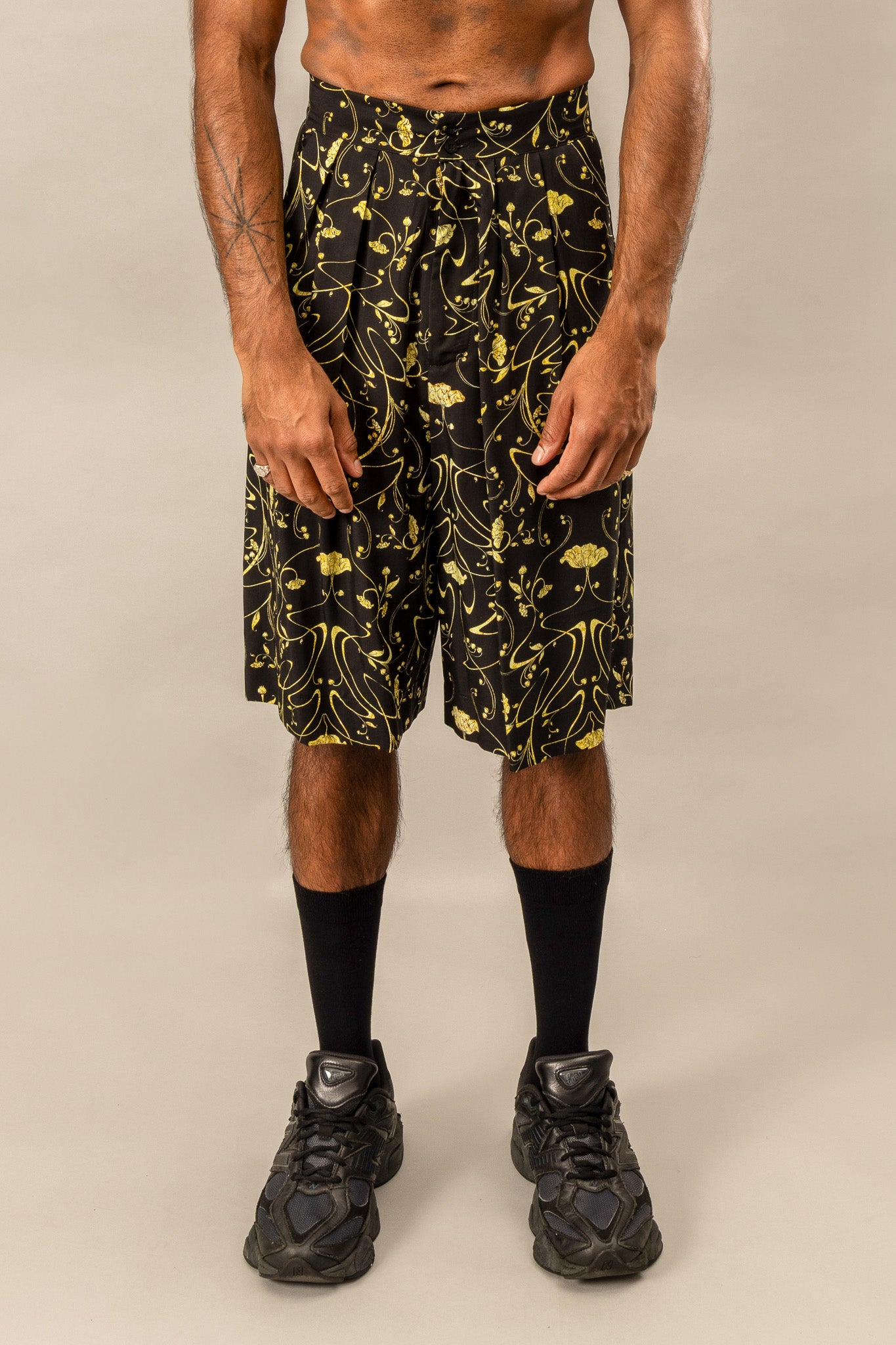 Printed Wide Leg Shorts in Sylvan Black