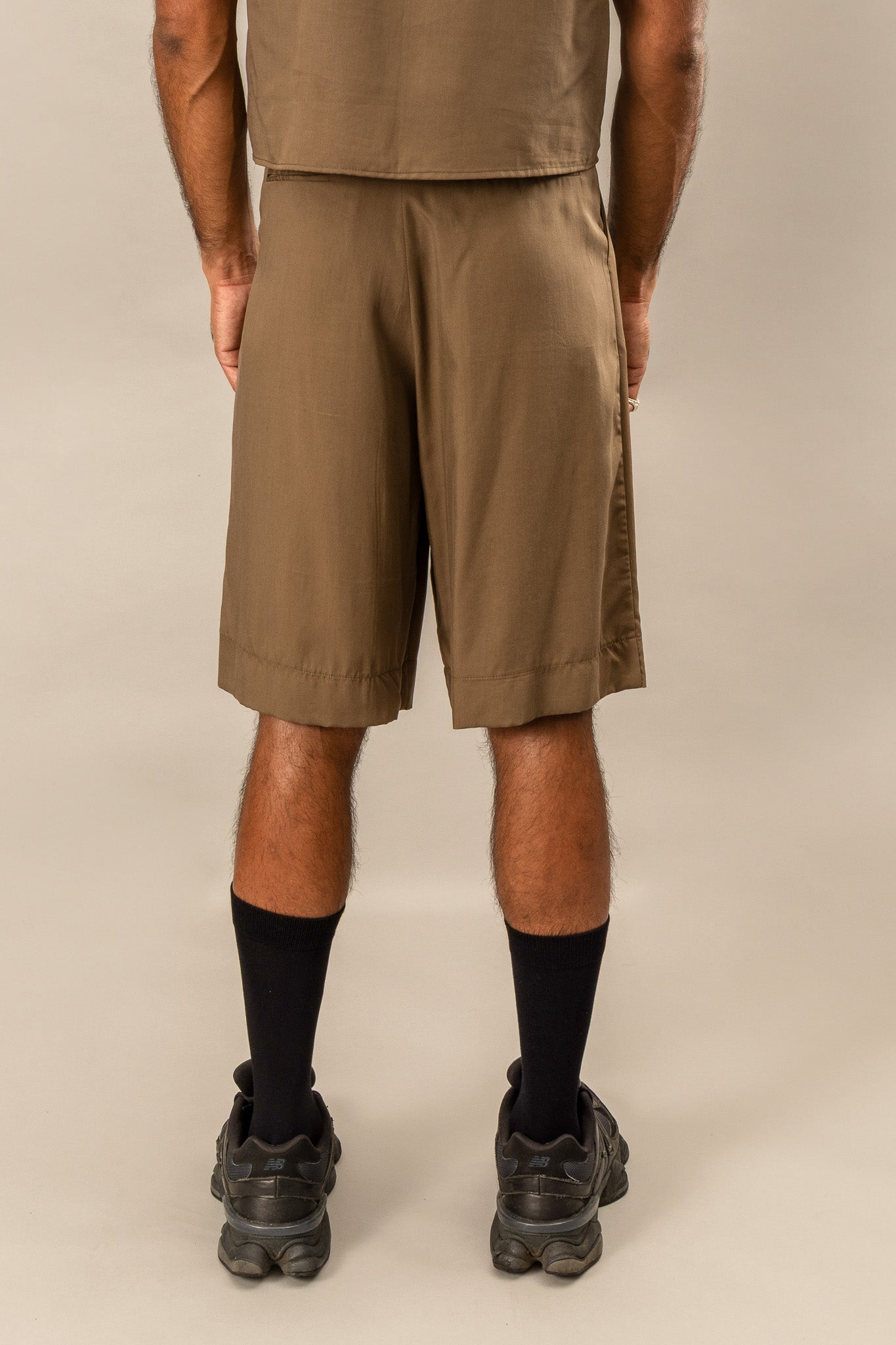 Relaxed Wide Leg Shorts - Olive