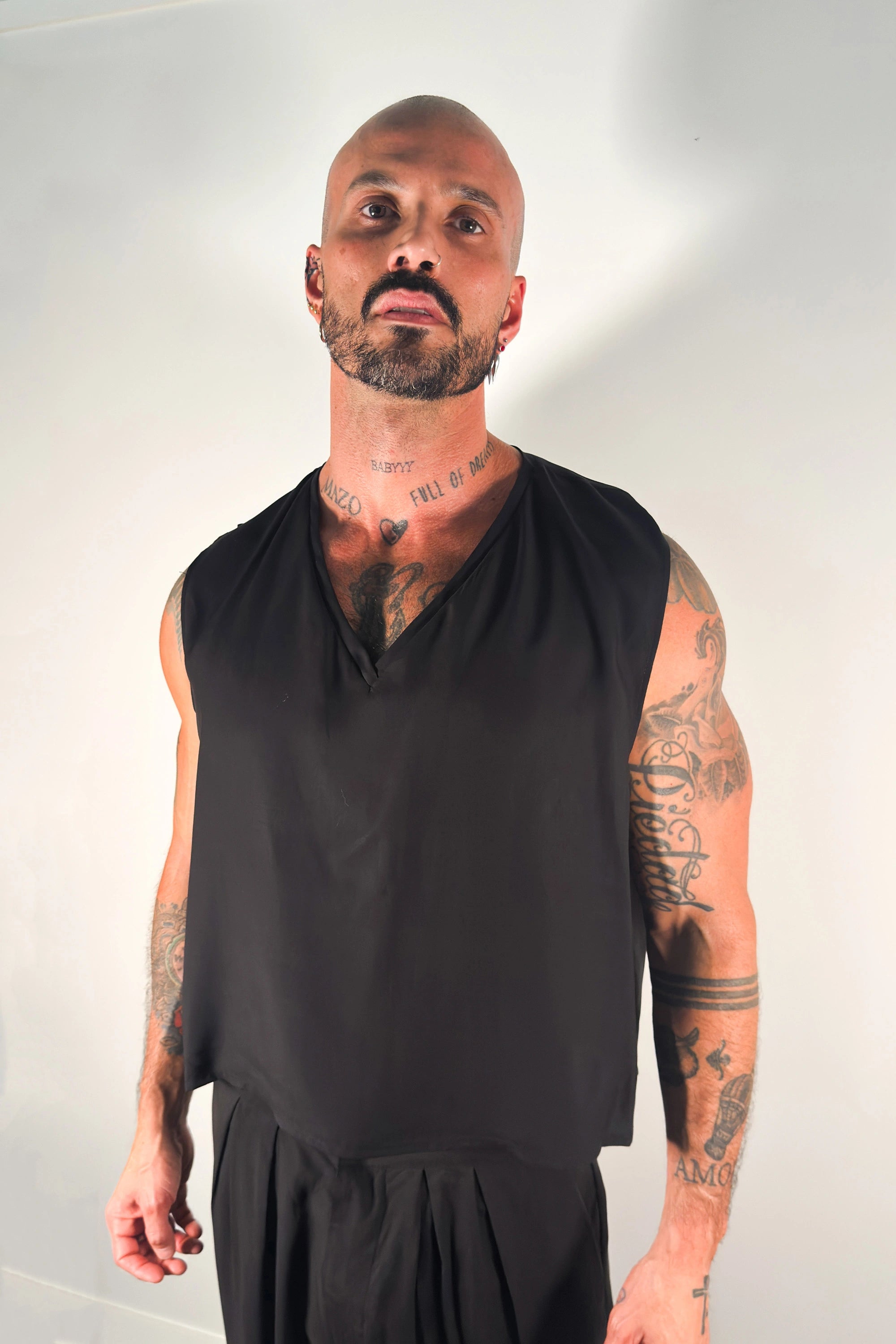 Fortis V-Neck Pullover - Black