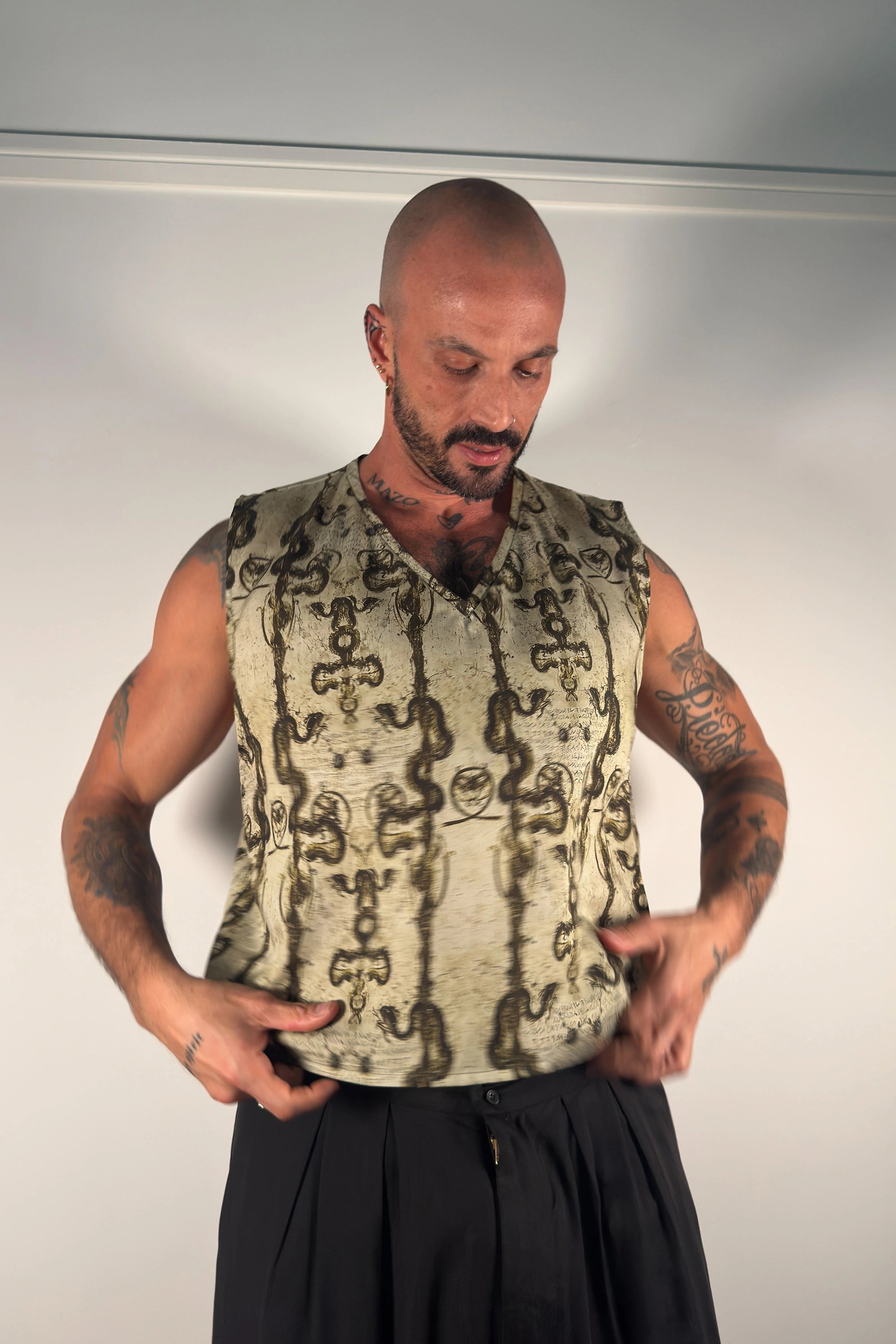 Fortis V-Neck Pullover - Green Kundalini