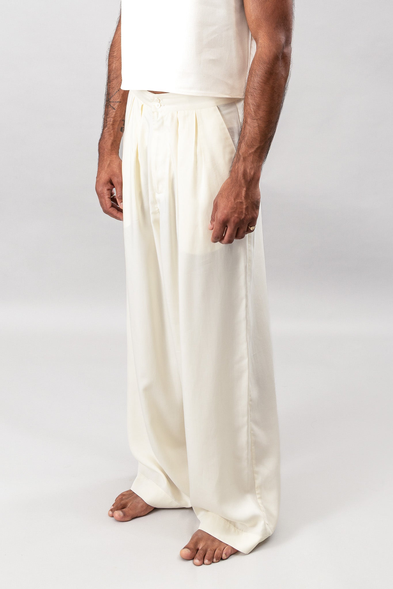 Relaxed Pleated Pants - Cream