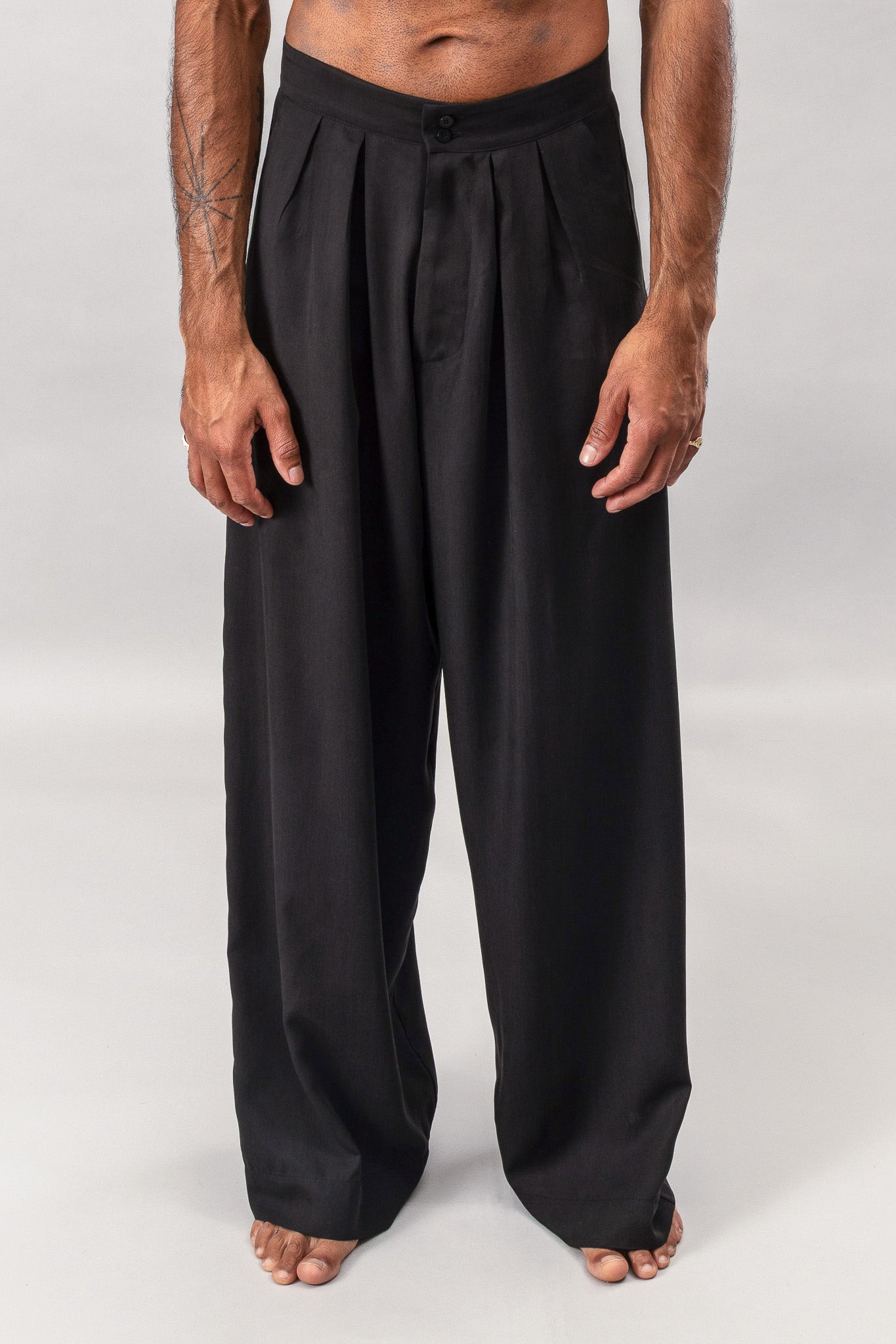 Relaxed Pleated Pants - Black