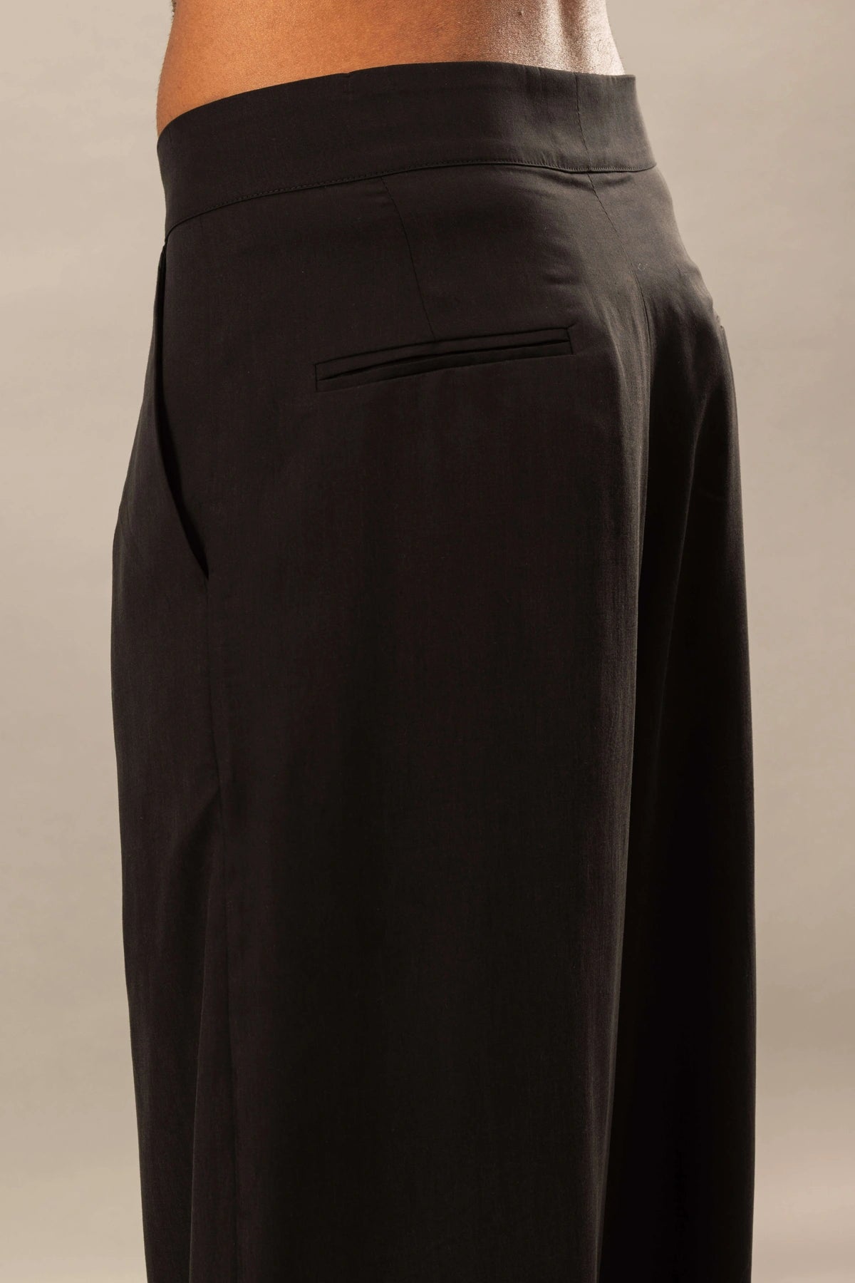 High Waisted Pleated Pants | Natural Black