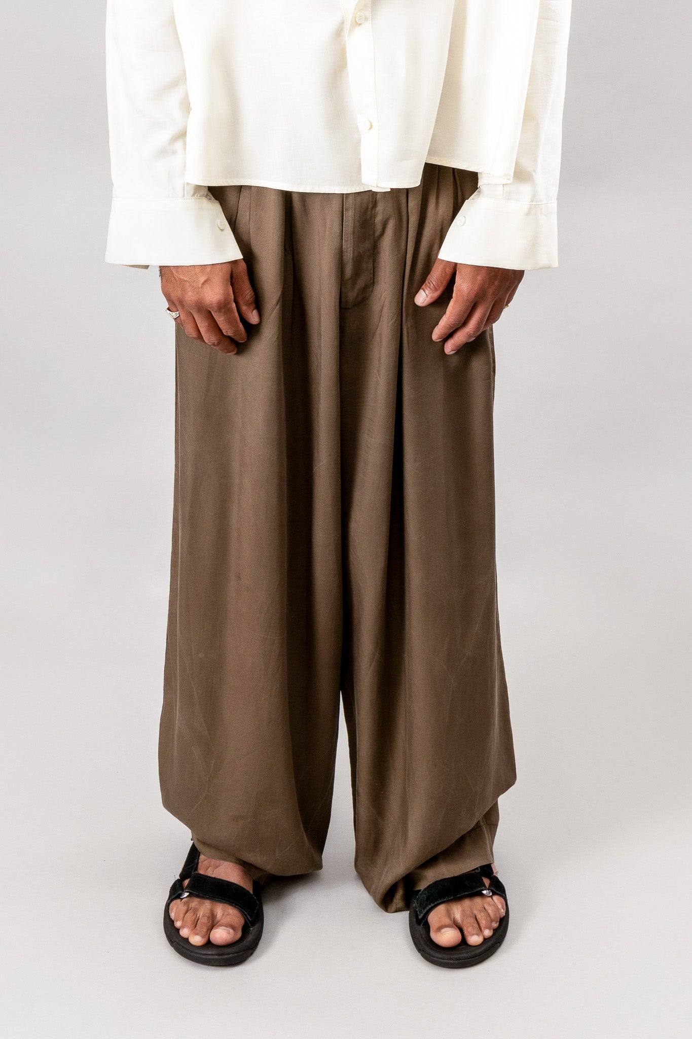 Relaxed Pleated Pants - Olive