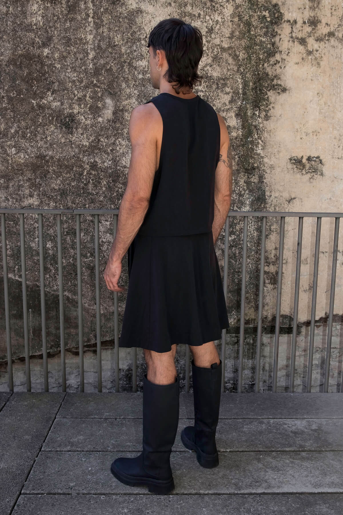 Cropped top for men and men's knee length shorts in black