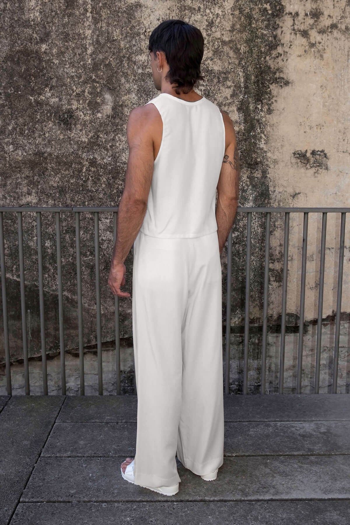 Men's high waisted pants in white and men's cropped top